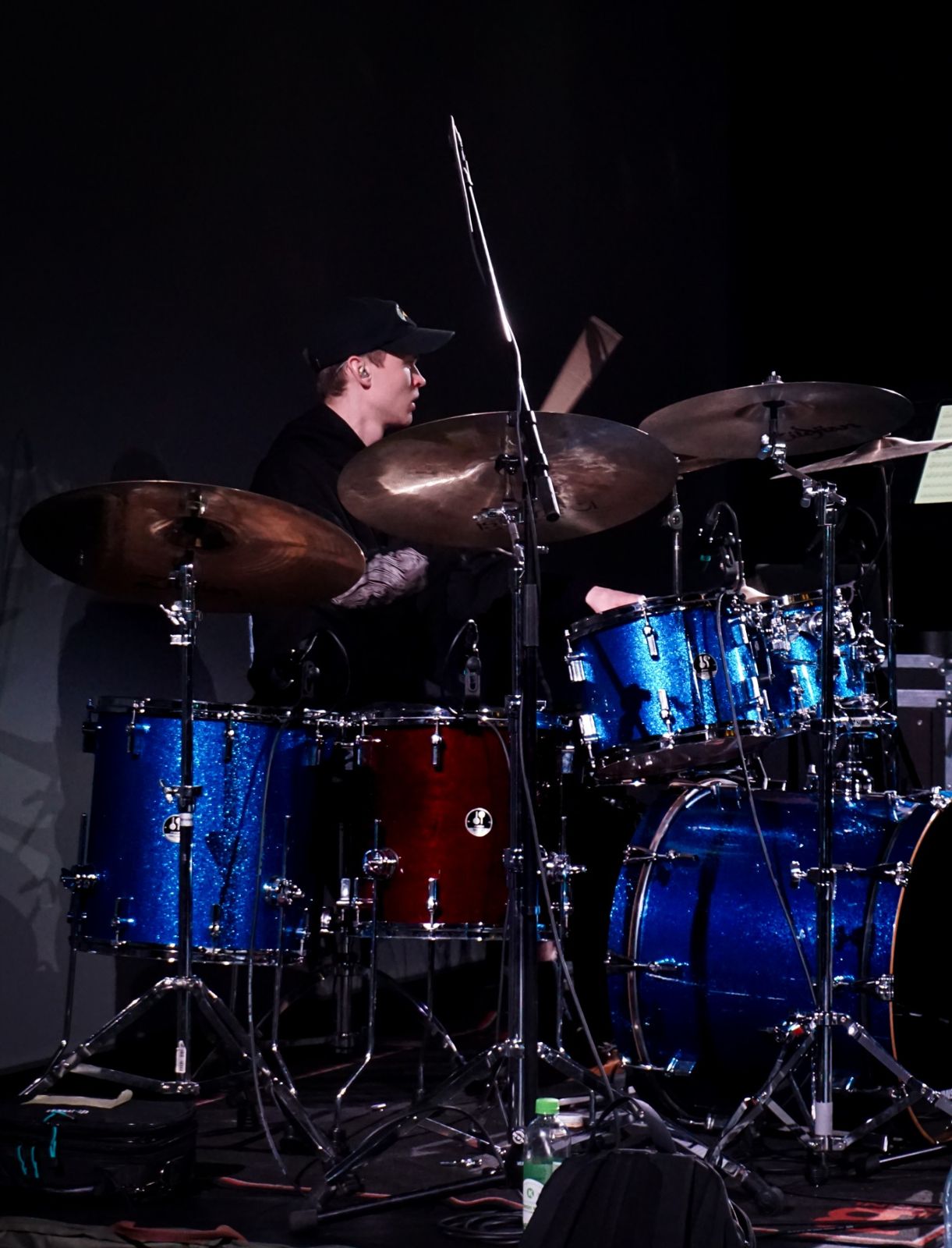 Koncerts ar zilu Sonor bungu komplektu